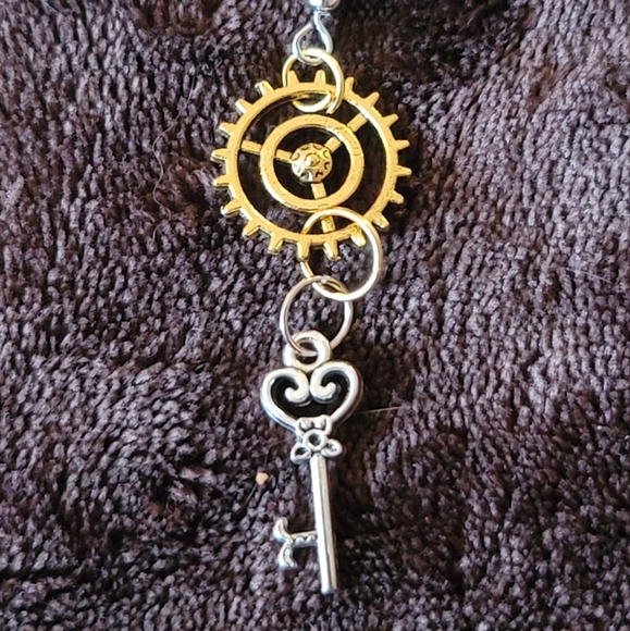 A Set of Keys Earrings Pair - Picture 9 of 10
